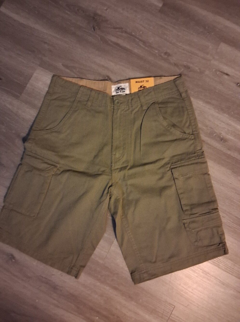 Men's Olive Green Cargo Shorts with Multiple Pockets
